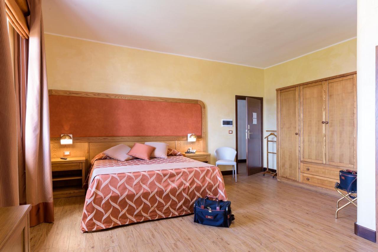 Leone De Castris Wine Hotel Salice Salentino Esterno foto